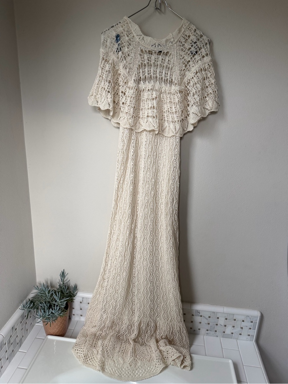 Beautiful Zara Ivory pointelle Open-Knit Crochet cape maxi dress s - Picture 2 of 4
